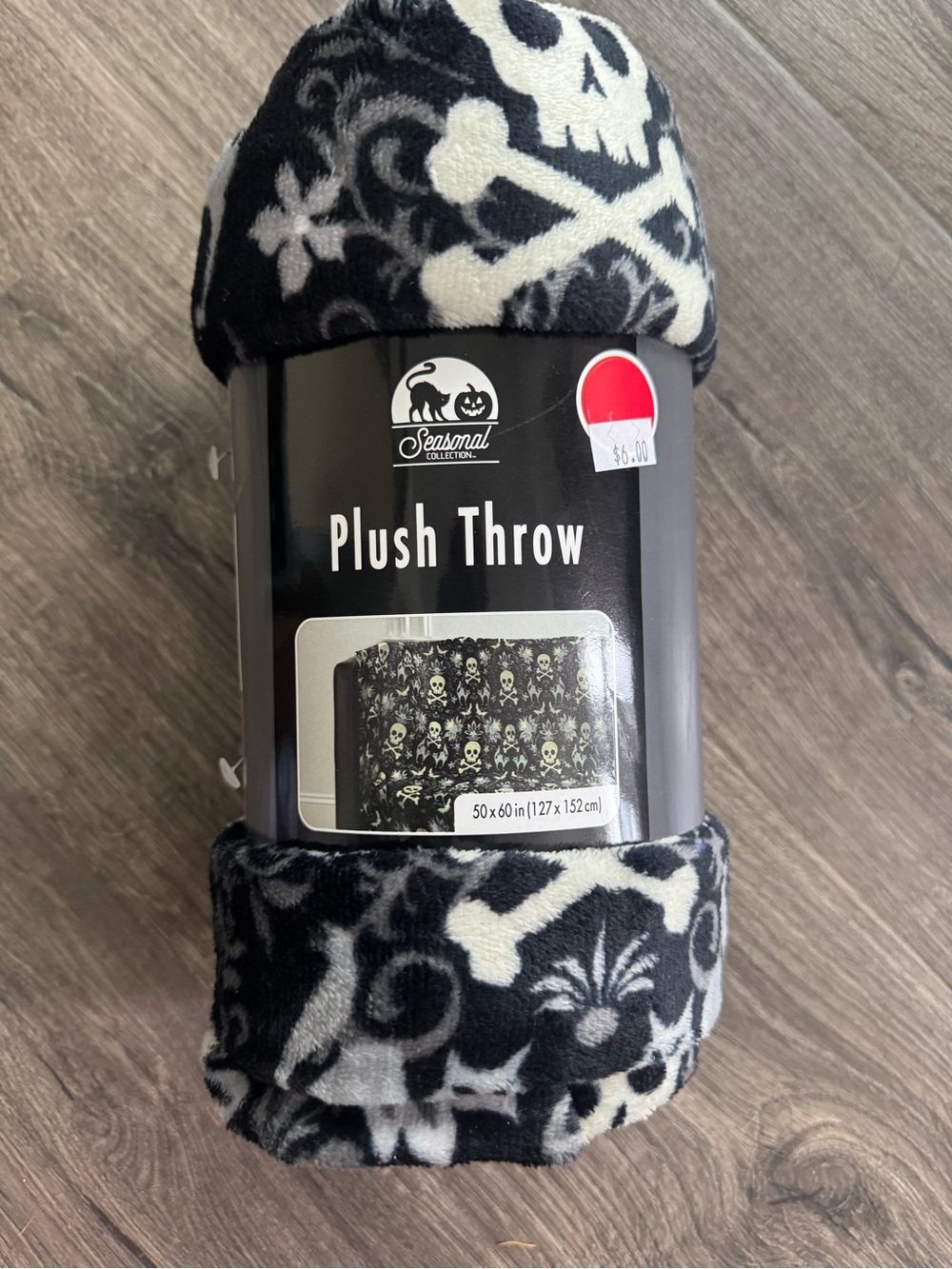 Black & White Skull Plush Throw